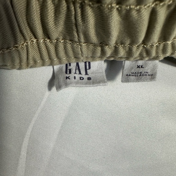 4 pairs of Khaki shorts GAP - Picture 6 of 7